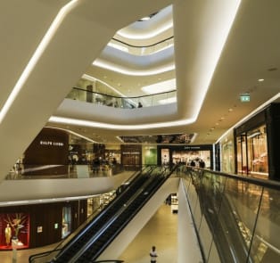 Shopping, palaces, and hot weather