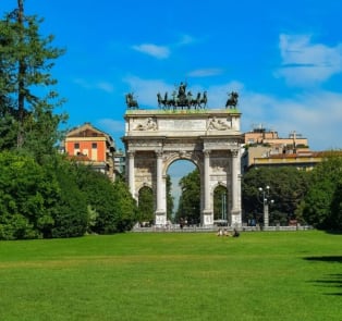 Spend a day lounging in Sempione Park