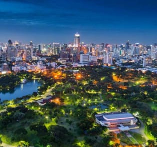 Visit Lumphini Park