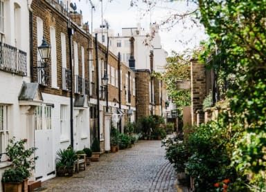 Long-term living like a local