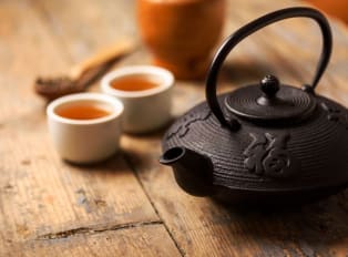 Discover tea houses and traditional tea ceremonies