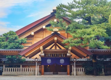Visit the Atsuta Shrine