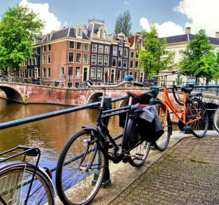 Charming canals, picturesque bridges and lots of bikes