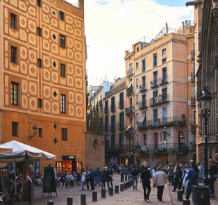 Go to a jam session in the Gothic Quarter