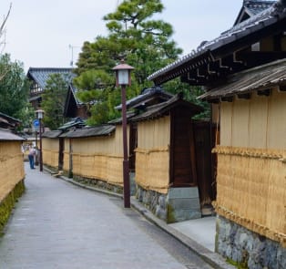 Explore the Nagamachi Samurai House Area