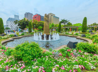 Visit the bay side Yamashita Park