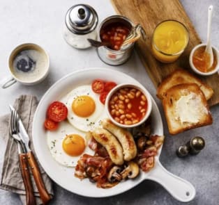Irish breakfast at Old Mail Pub