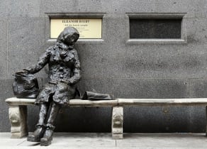 Statue of Eleanor Rigby