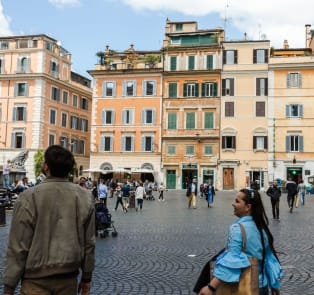 Zig-zag through the Labyrinth of Streets in Trastevere