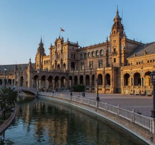 Explore Plaza España