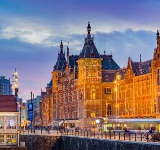 Walk around Central Amsterdam