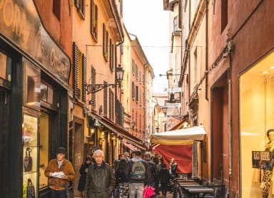 Shopping on via Portanova