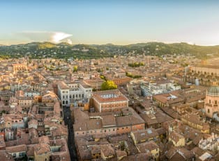 Solo Traveler's Guide to Bologna - Things To Do Alone i