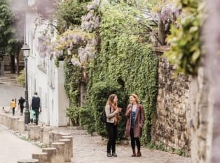 Atypical Places in Paris: Discover a Curiosity Cab