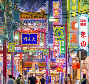 Eat, Shop and Visit a Temple in Yokohama Chinatown