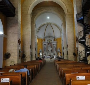 Admire Iglesia de Santo Domingo