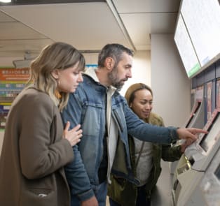 local guide and tourists planning their route
