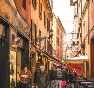 Shopping on via Portanova