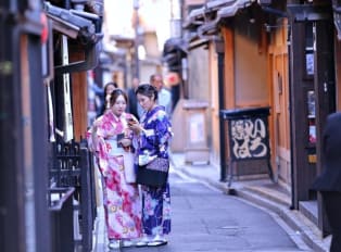 Strolling around the Geisha district