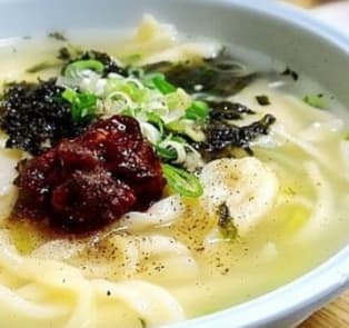 Noodle soup at Jongno Halmeoni Kalguksu