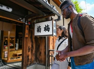 A walk down the narrow streets of Kyoto