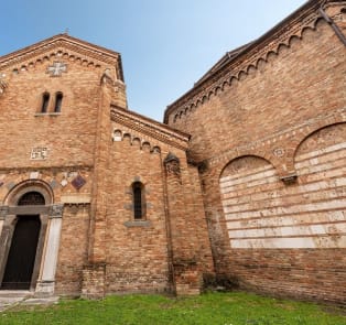 Visit the Seven Churches of Santo Stefano