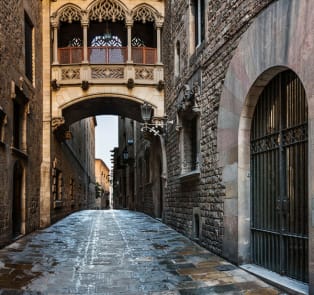 Go Medieval in the Gothic City