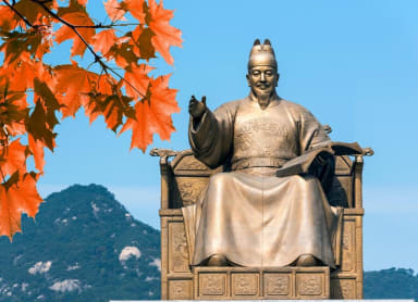 Uncover the history in Gwanghwamun Square