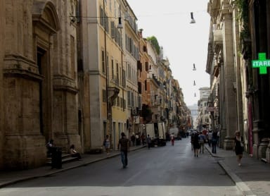 Window shop Villa del Corso