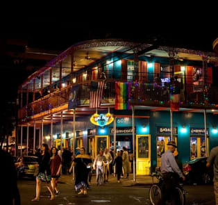 Stroll along Frenchmen Street