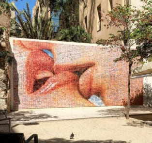 The Kissing Wall