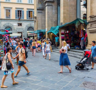 Grab end-of-day bargains at Florence’s tourist markets