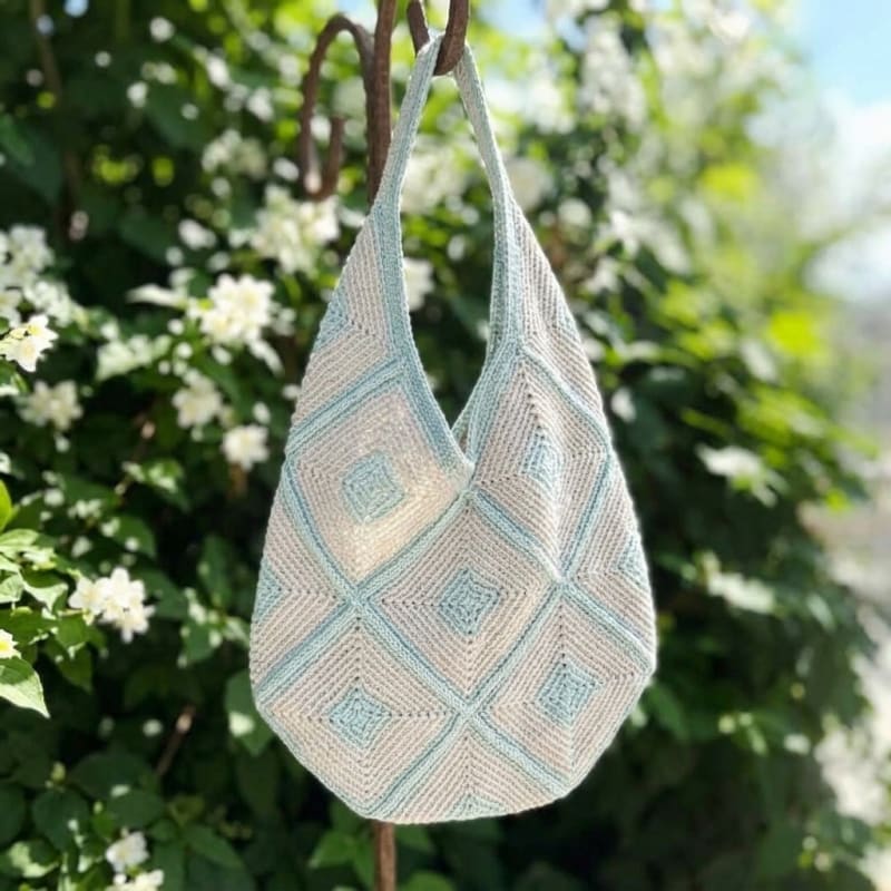 ## Granny Square Tote Bag by Leelee Knits