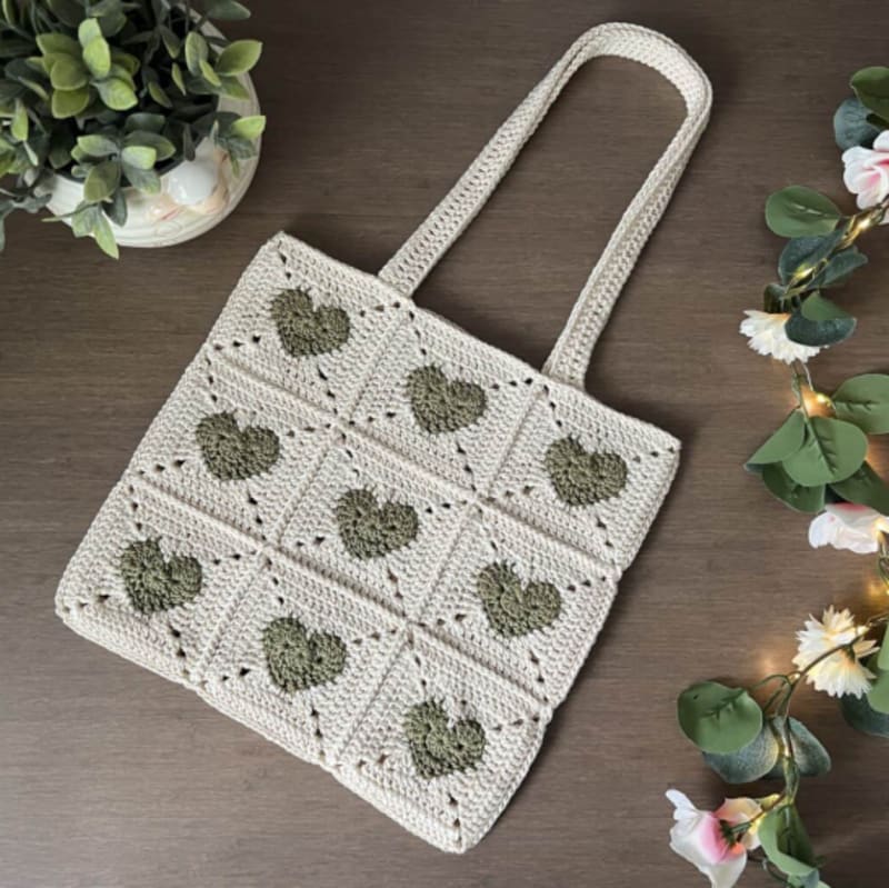 ## Heart Granny Square Tote Bag – VivCrochets