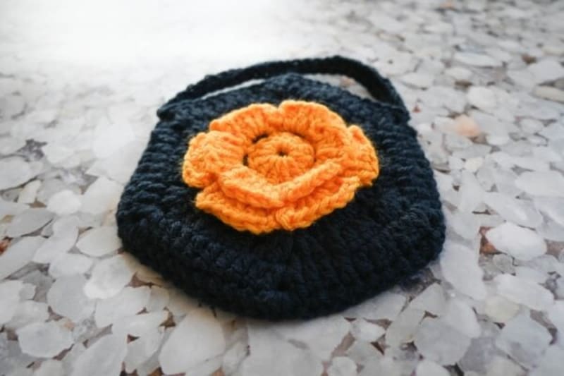 ## Flower Hexagon Child's Purse – Underground Crafter