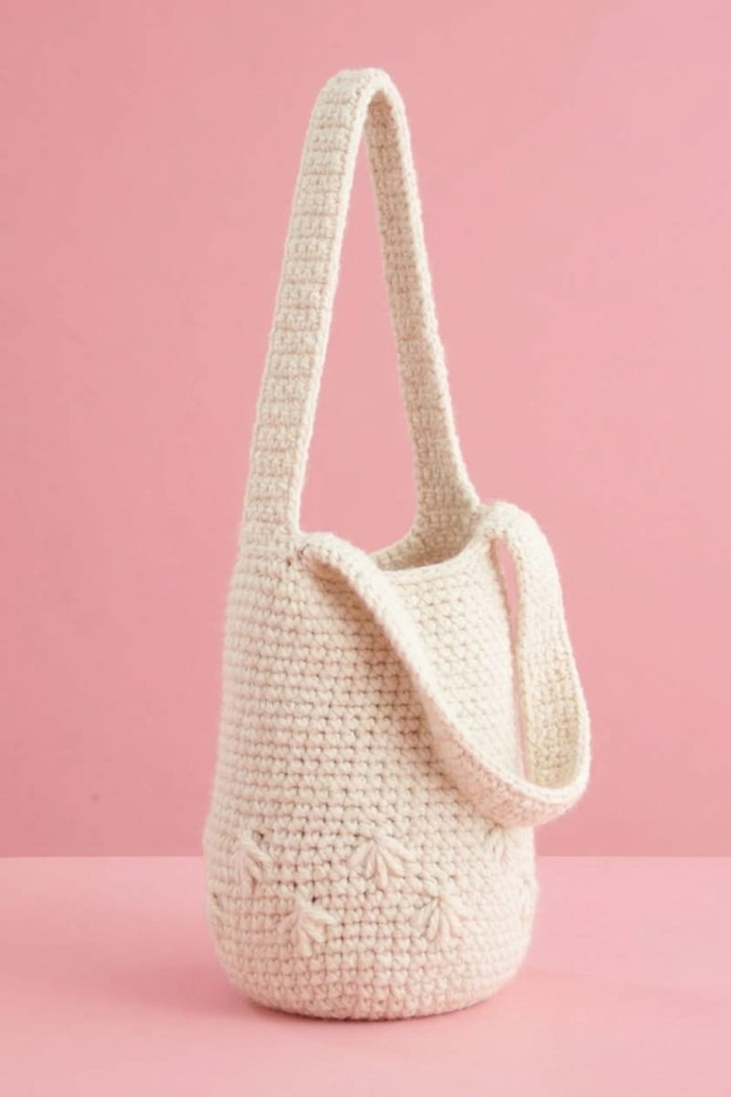 ## Bucket Tote – Lion Brand Yarn