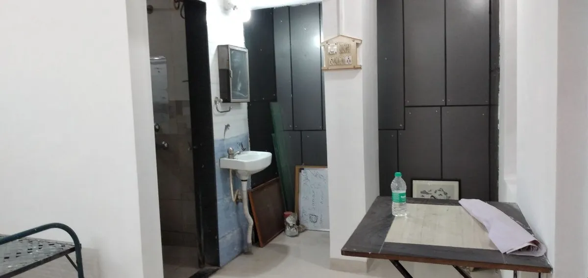 SINGLE ROOM for rent in Narayan Peth, Pune photo 6