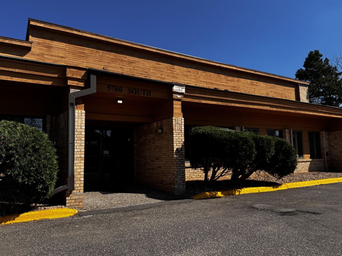 Office building at 5780 Lincoln Drive in Edina, MN, home of Comfort Keepers in-home care