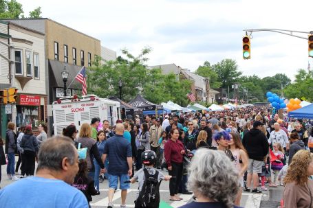outdoor crowd at hasbrouck heights street fair