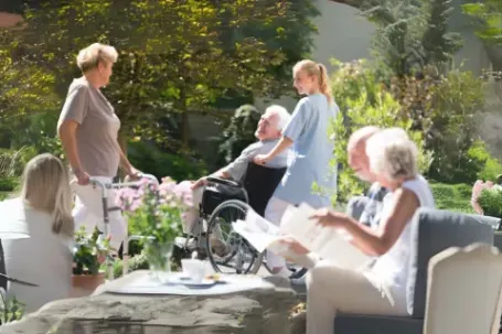 Professional Comfort Keepers caregiver providing respite for family members by taking senior to a picnic in a Durango Colorado park