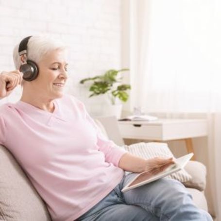 Senior-Friendly Podcasts: Entertainment and Learning for Every Interest