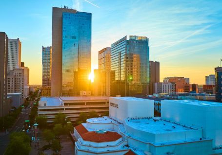 Senior Nutrition Programs in Phoenix: Meal Delivery and Community Dining