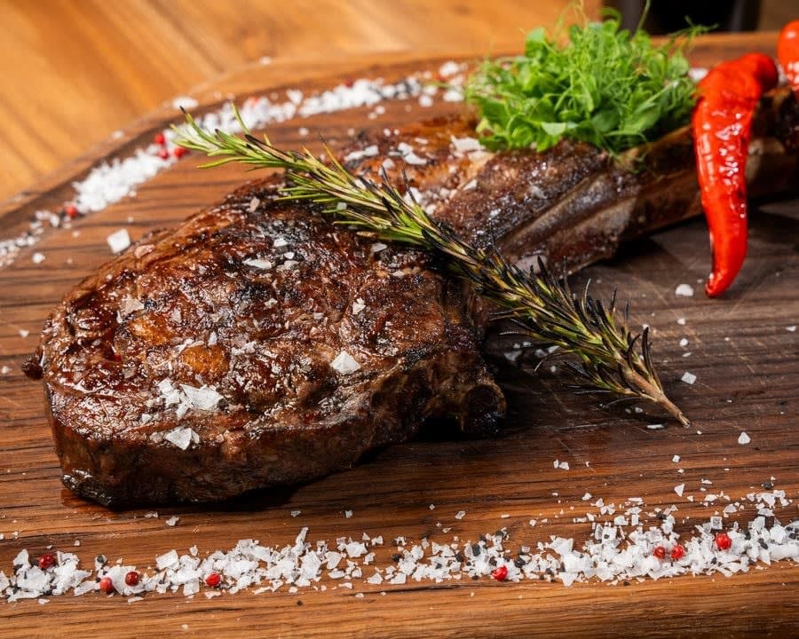 Tomahawk, înainte de tranșare · Transylvania Steakhouse
