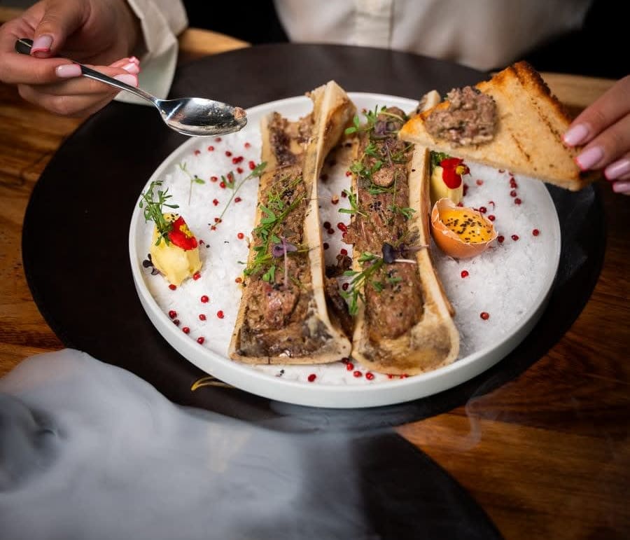 Măduvă, servită la masă · Transylvania Steakhouse