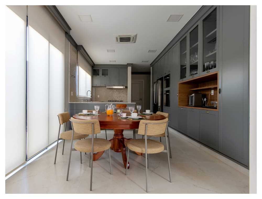Marcenaria planejada em cozinhas contemporâneas