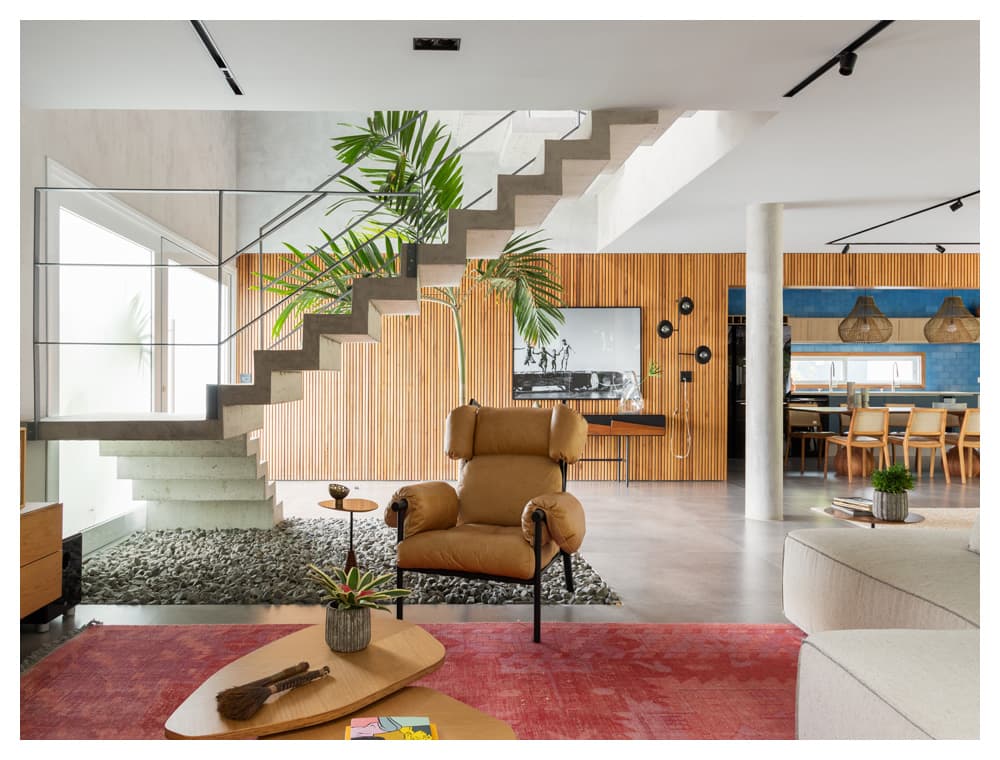Casa de praia integrada com jardim e interiores