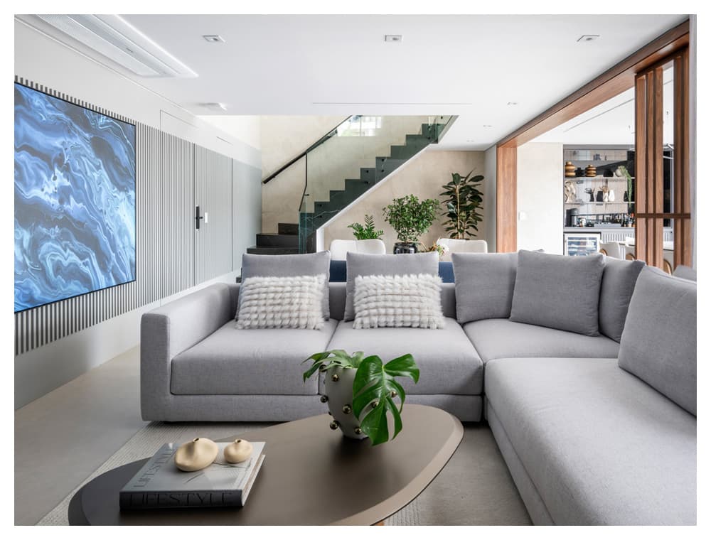 Vivenda Urbana de Érica Salgueiro em duplex com área de lazer