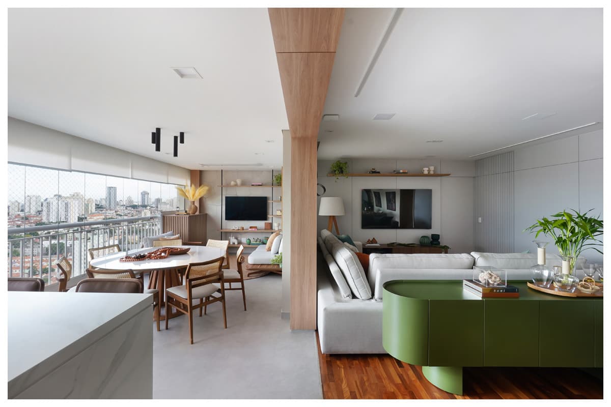 Reforma de apartamento na Mooca valoriza varanda e integração