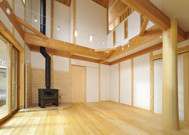 真壁造りの大きな吹抜けのある高断熱で快適な家