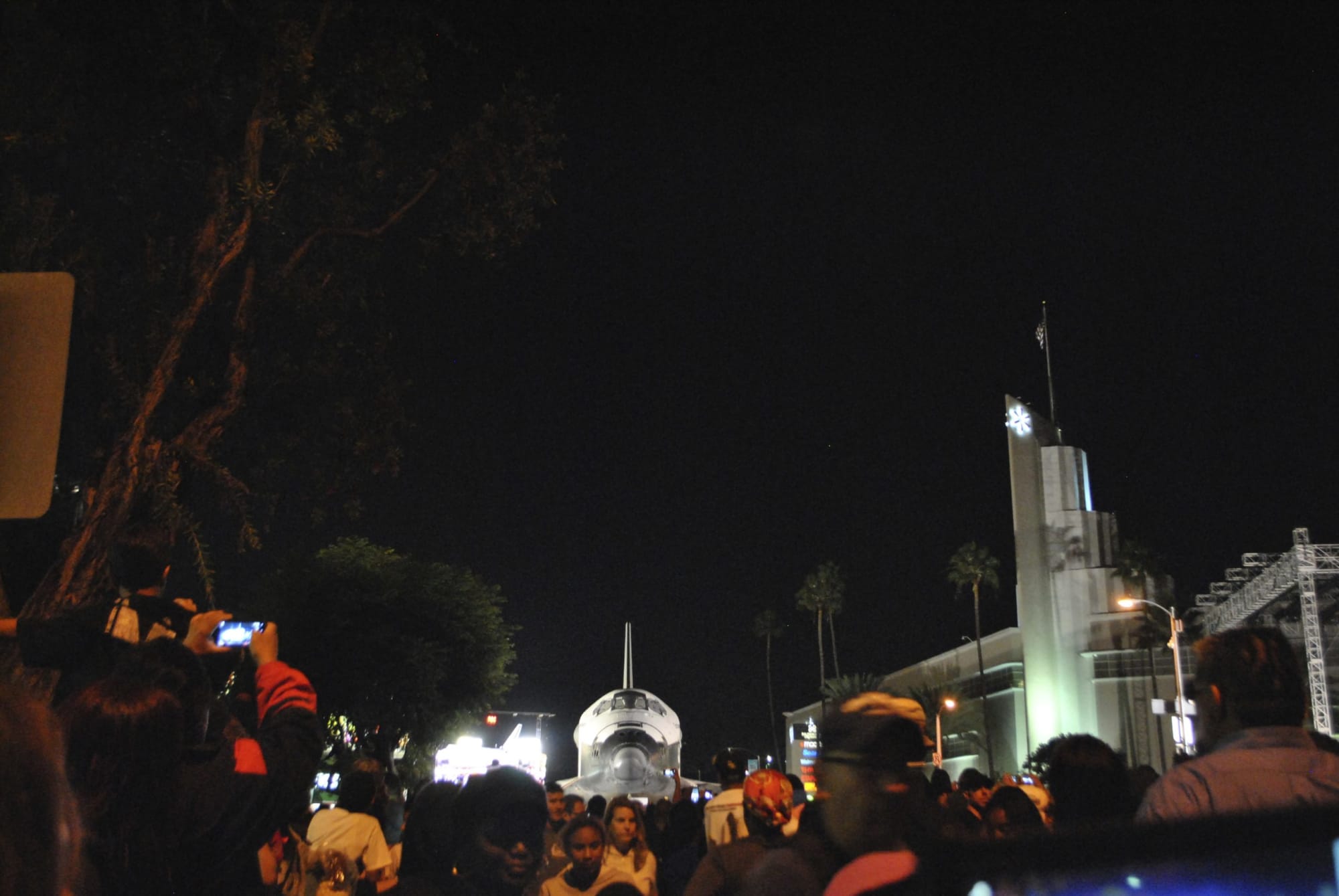 Endeavor shuttle with crowd